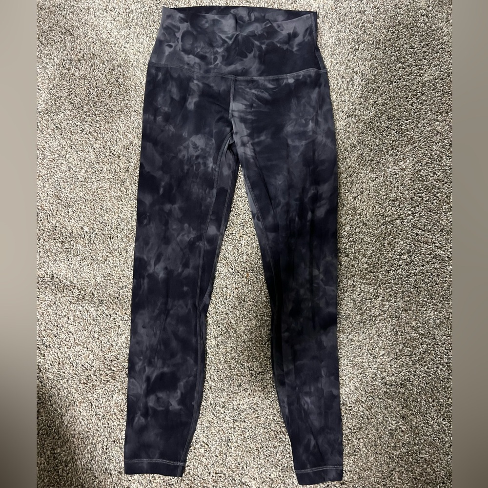 Lulu aligns *DESIGN NO LONGER SOLD*